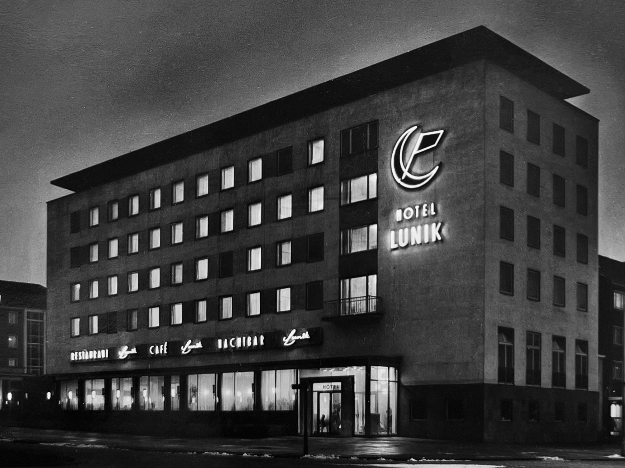 Ansichtskarte, HO-Hotel Lunik bei Nacht, 1965, Graphokopie H. Sander KG, Sammlung Reinder Wijnveld